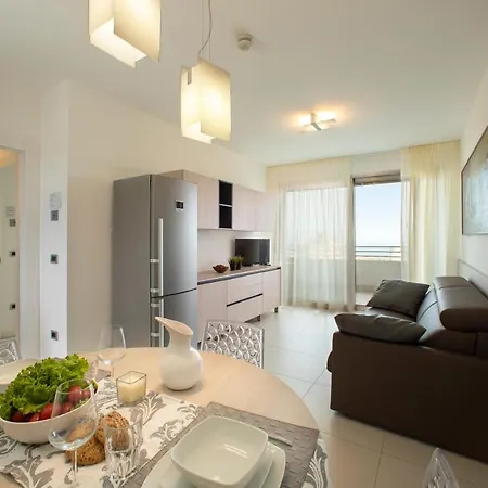 Serenissima 4* ביביונה